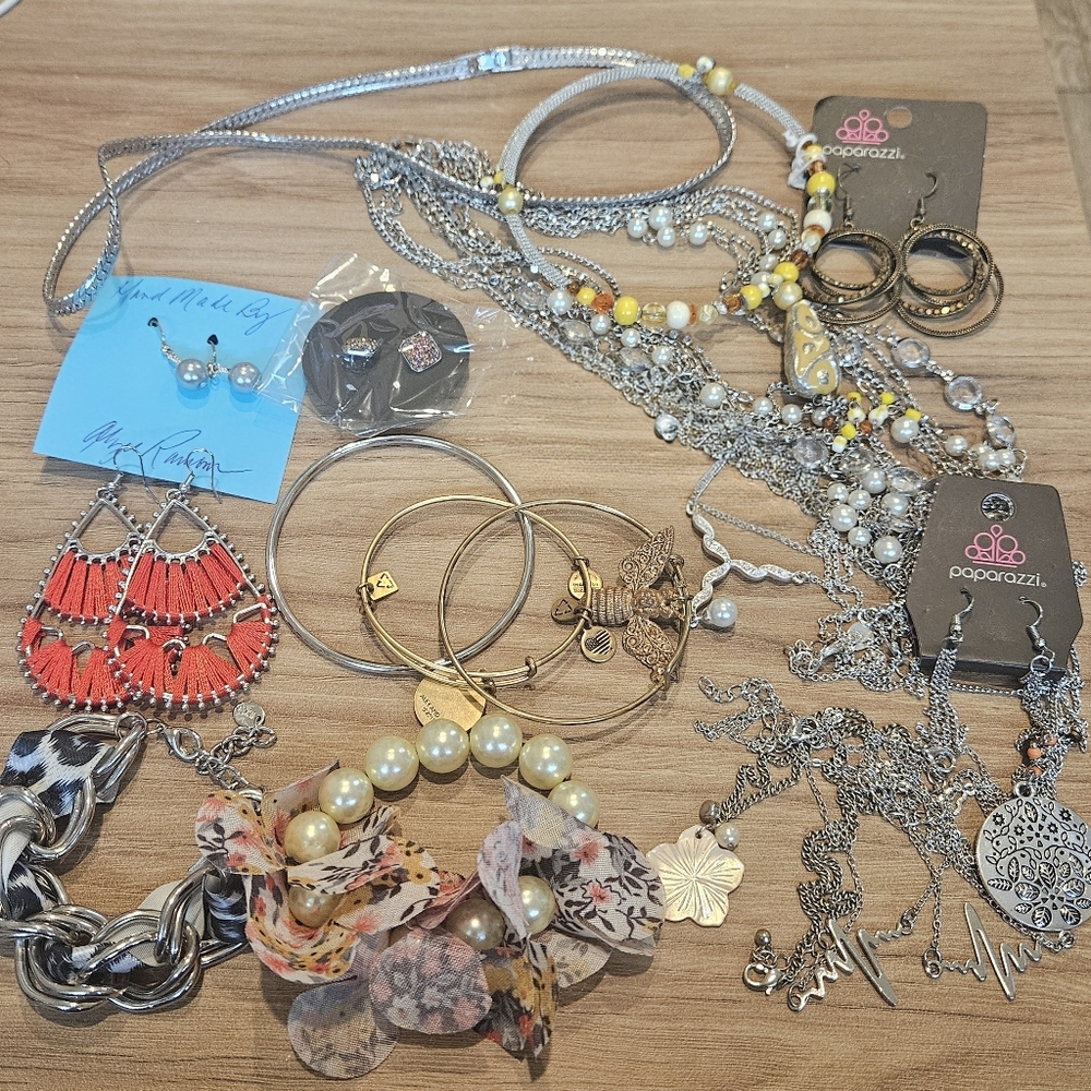 🔥4/$20 Assorted Costume Jewelry Bundle